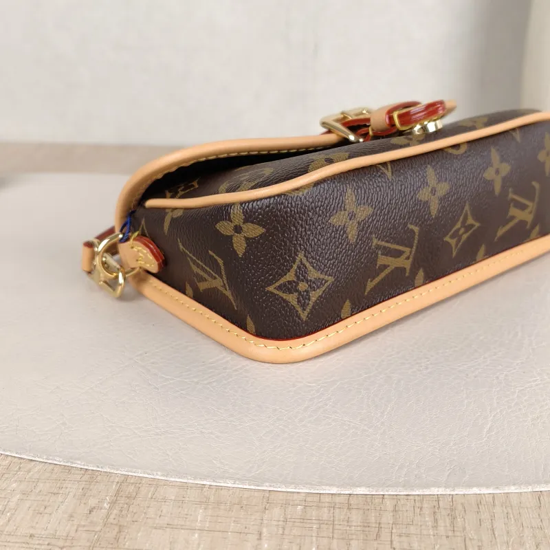 Louis Vuitton Crossbody Bag Diane Baguette Bag Monogram PVC nano 19 × 6 × 10.5 cm — detail view 4 of 12