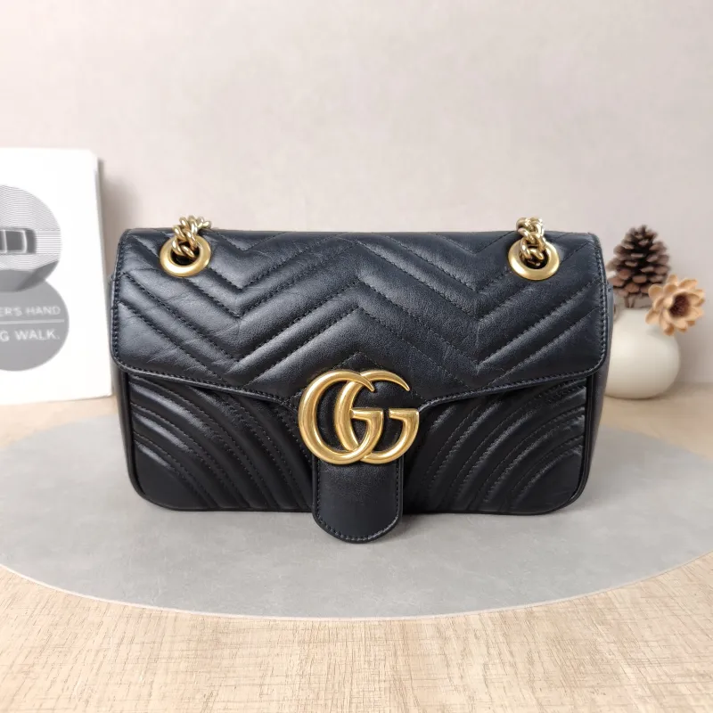GUCCI Crossbody Bag GG Marmont Medium Marmont 26Black CC alfskin Medium26 × 7 × 15 cm