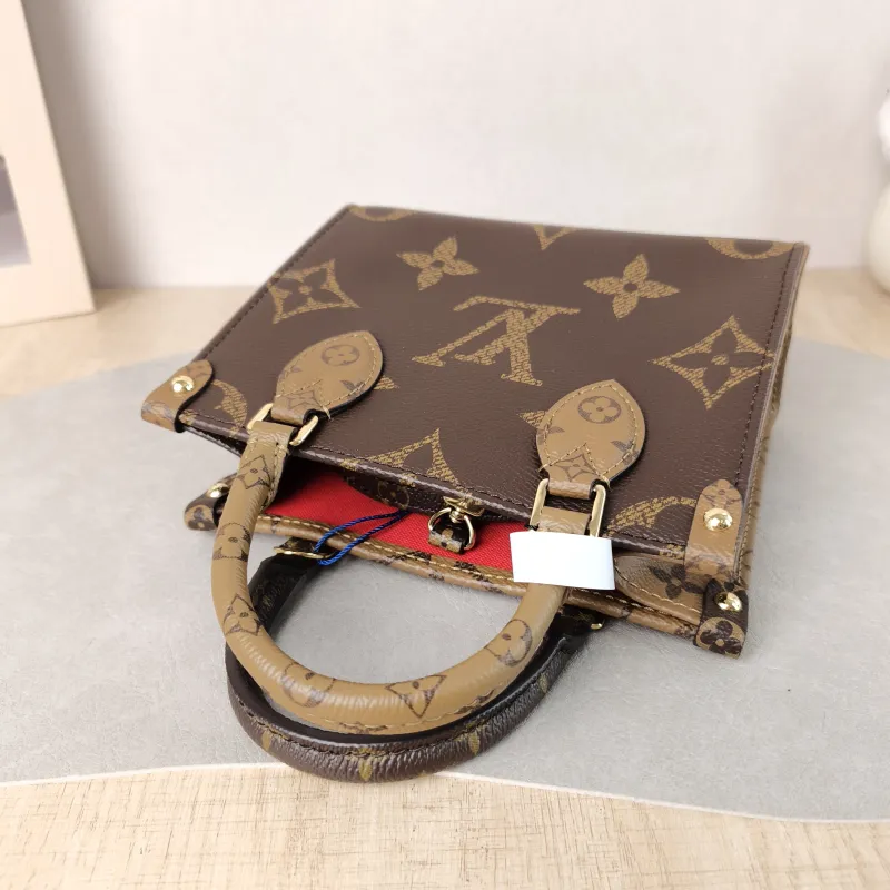 Louis Vuitton Crossbody Bag Onthego BB Monogram PVC BB 18 × 8.5 × 15 cm — detail view 8 of 14