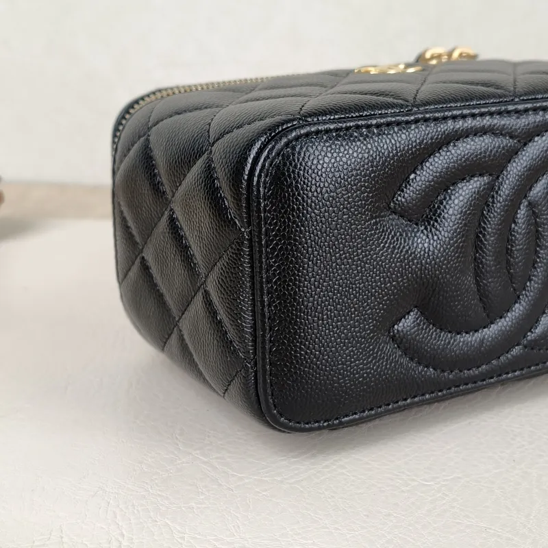 Chanel Crossbody Bag Edition Black Grained Calfskinmini16 × 8 × 9.5 cm — detail view 6 of 15