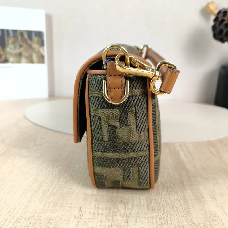 FENDI Crossbody Bag Baguette Baguette Bag Green Canvas Medium27 × 6 × 15 cm — detail view 7 of 13