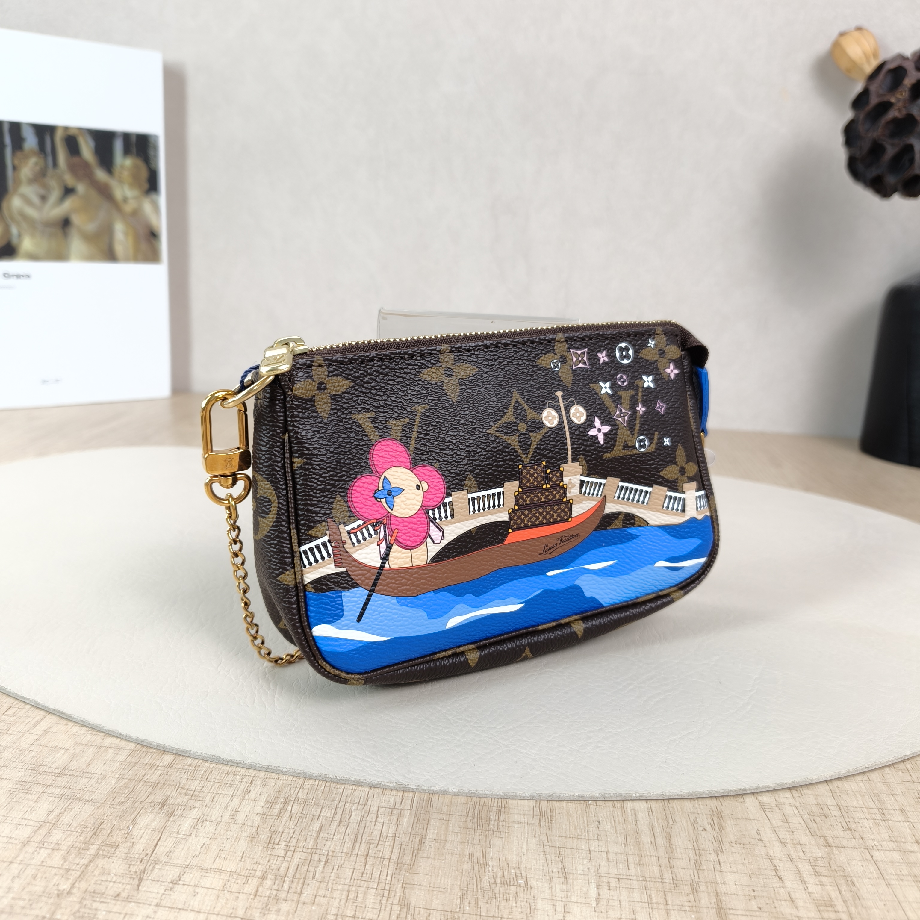 Louis Vuitton Clutch Mini Pochette Accessoires PV Cmini15.5 × 4 × 10.5 cm — cover view 2 of 5