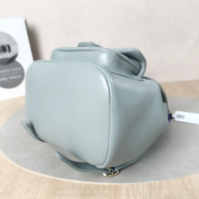 Chanel Backpack Duma Green Calfskin Small18 × 12 × 18.5 cm — detail view 14 of 16