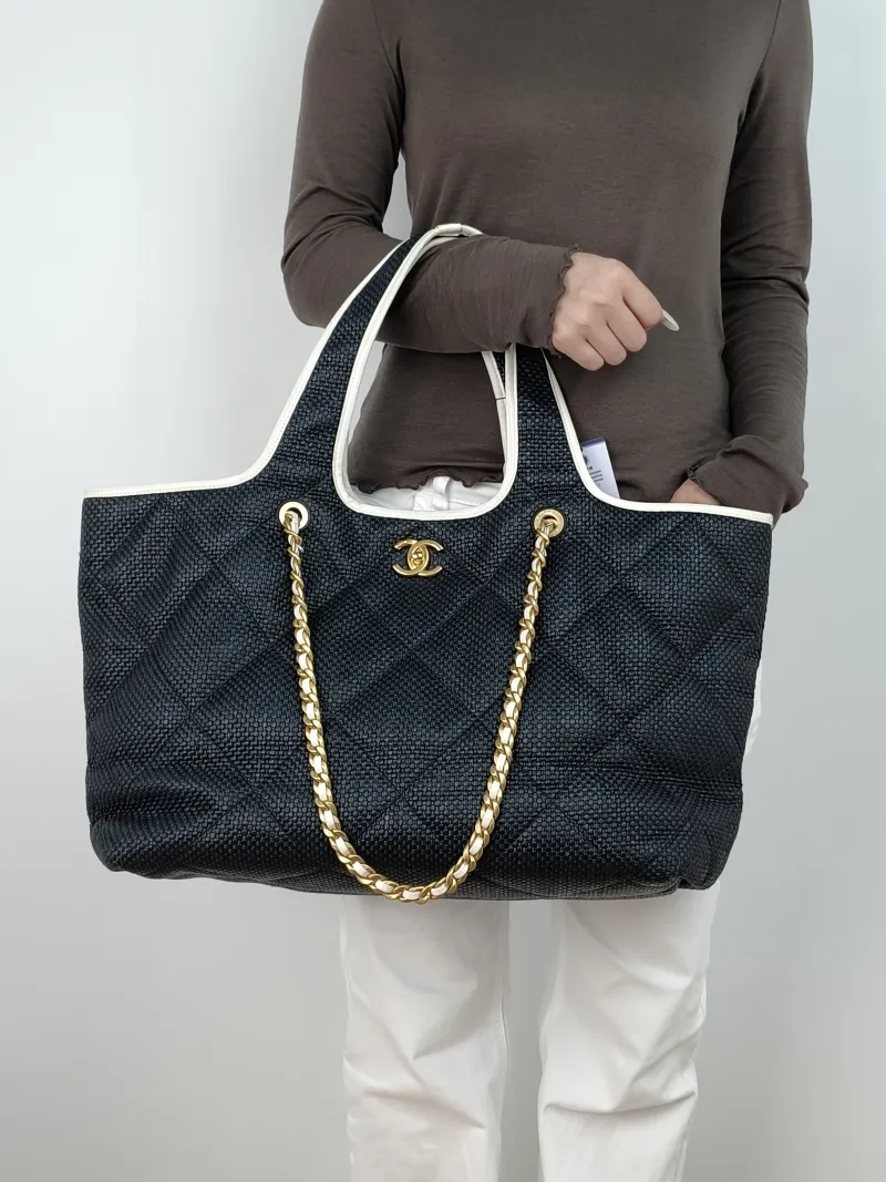 Chanel Shoulder Bag Tote Bag23M cocobeach Navy Woven One Size40 × 17 × 29 cm — on-model view 1 of 2