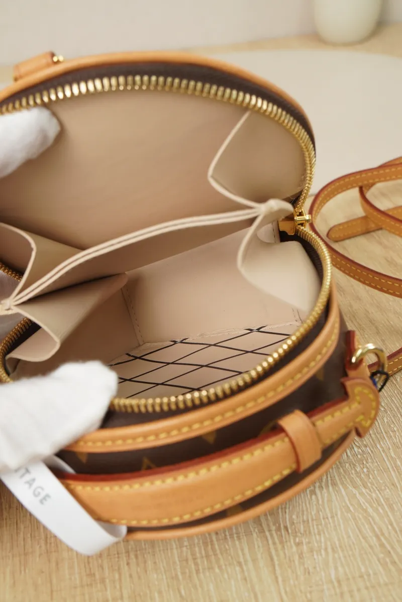 Louis Vuitton Monogram PVC Small — detail view 4 of 15