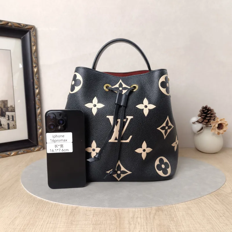 Louis Vuitton Shoulder Bag NÉONOÉ Bucket Bag Black · White Monogram Empreinte Embossed Calfskin Medium26 × 17.5 × 26 cm — cover view 10 of 10