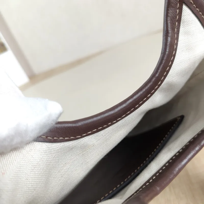 Miumiu Shoulder Bag IVY Tote Shopping Tote Calfskin Mini 20*24 — detail view 9 of 13