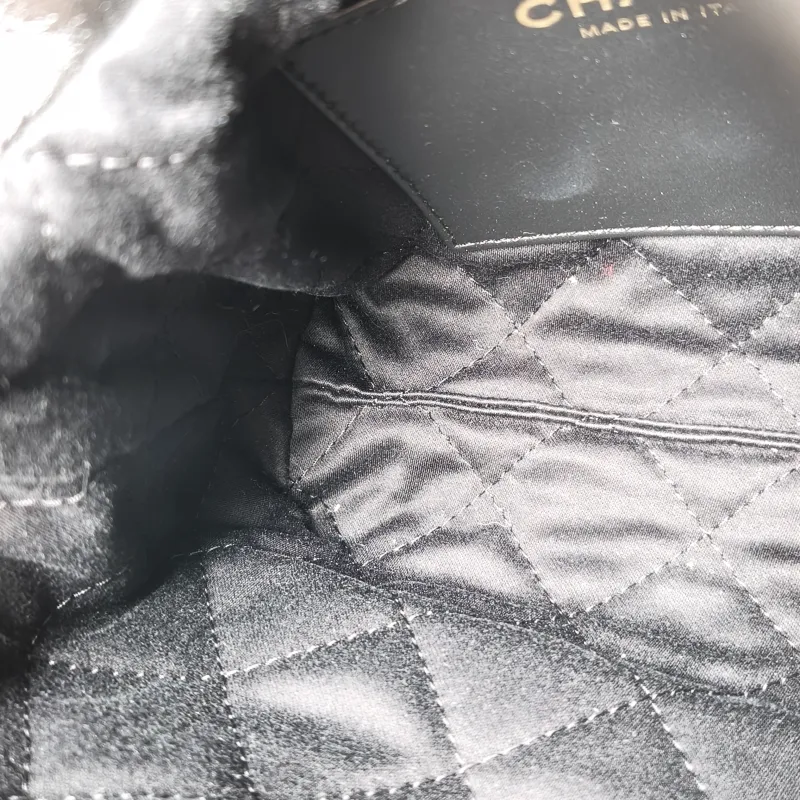 Chanel Shoulder Bag 22Bag Black CC alfskin Mini 20 × 6 × 19 cm — detail view 6 of 12