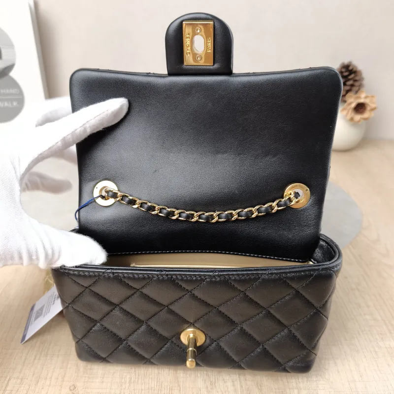 Chanel Crossbody Bag24b Crossbody Bag Black Lambskinmini18 × 6 × 11 cm — detail view 3 of 15