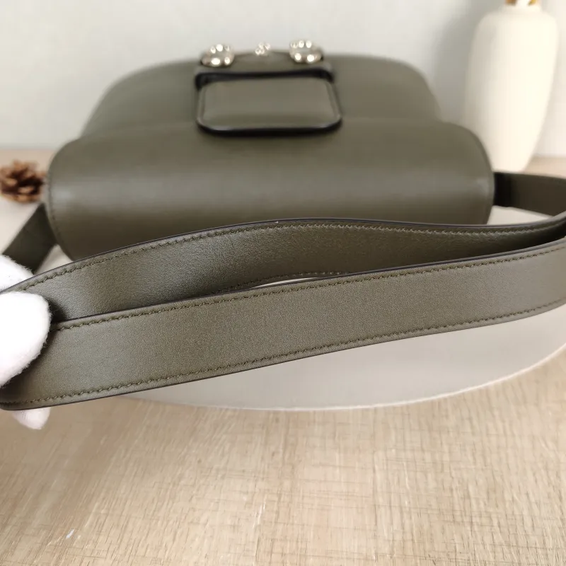 GUCCI Crossbody Bag Horsebit 1955 Horsebit Medium Green Calfskin Medium 25 × 8 × 18 cm — detail view 4 of 14