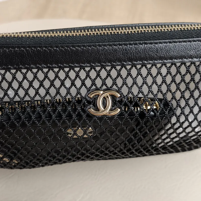 Chanel Crossbody Bag Black Lambskin One Size 21.5 × 5 × 15 cm — detail view 1 of 10