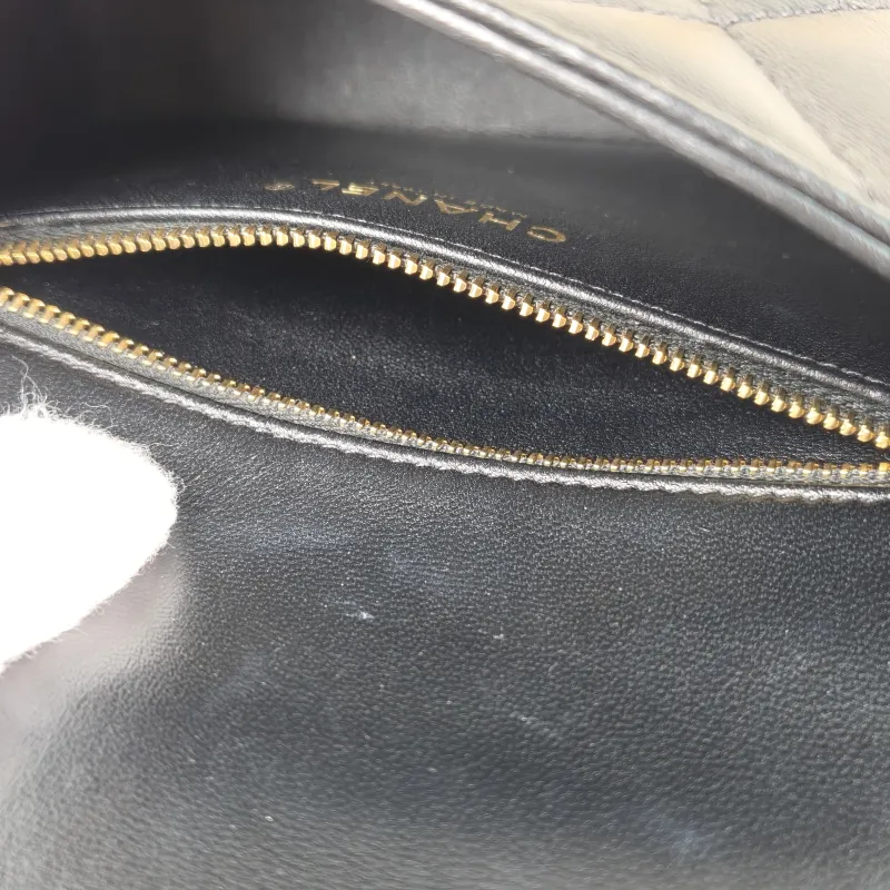 Chanel Crossbody Bag Black Lambskinmini19 × 6 × 12 cm — detail view 17 of 18