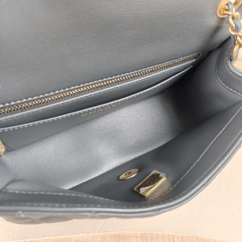 Chanel Crossbody Bag25b c mini Grey Lambskin mini20 × 6 × 12 cm — detail view 1 of 14