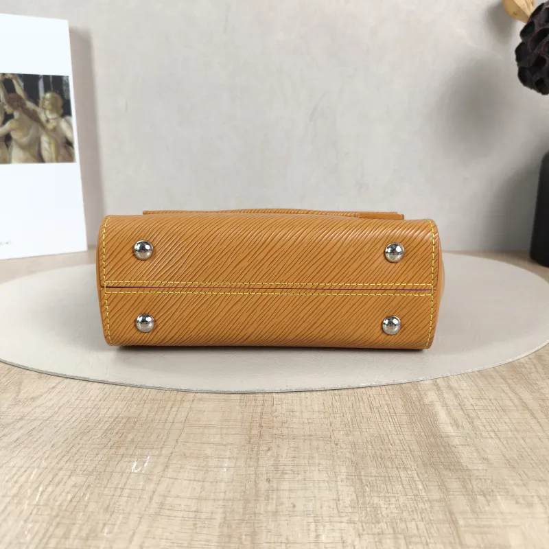 Louis Vuitton Crossbody Bag CLUNY Yellow Epi Embossed Calfskin Mini 20 × 7.5 × 16 cm Leather Tag — cover view 2 of 5