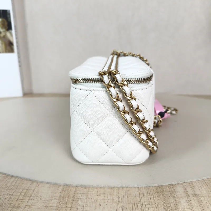 Chanel Crossbody Bag Edition White Grained Calfskin One Size16 × 8 × 9.5 cm — detail view 7 of 12