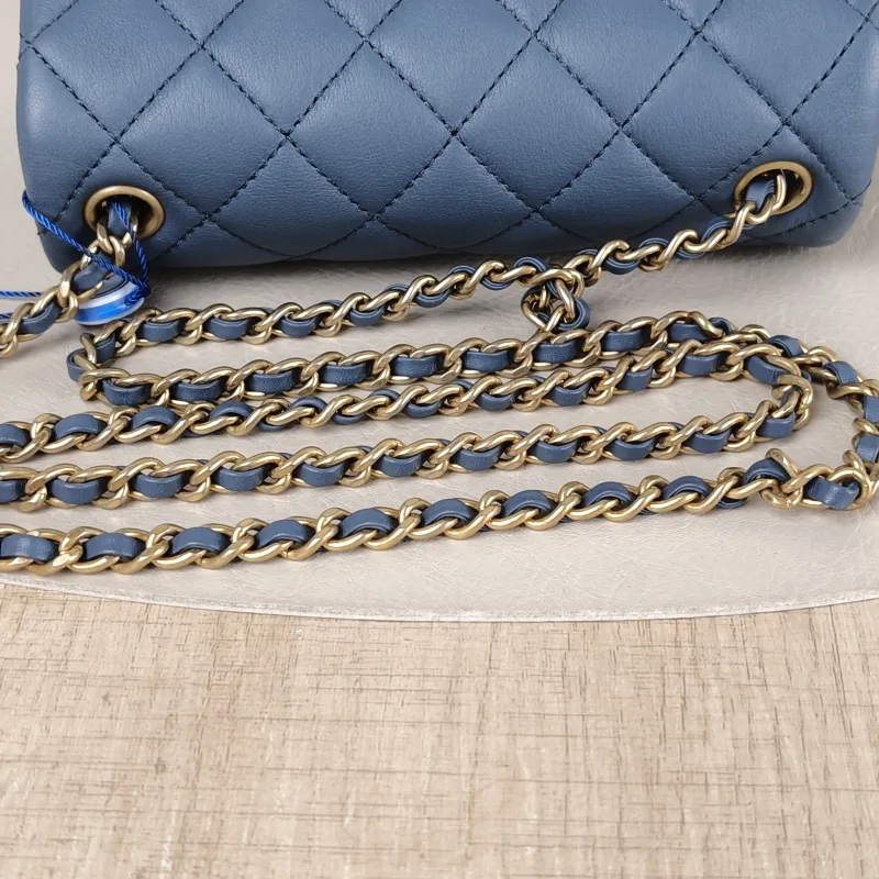 Chanel Crossbody Bag Blue Lambskin One Size 17 × 8 × 13.5 cm — detail view 9 of 14
