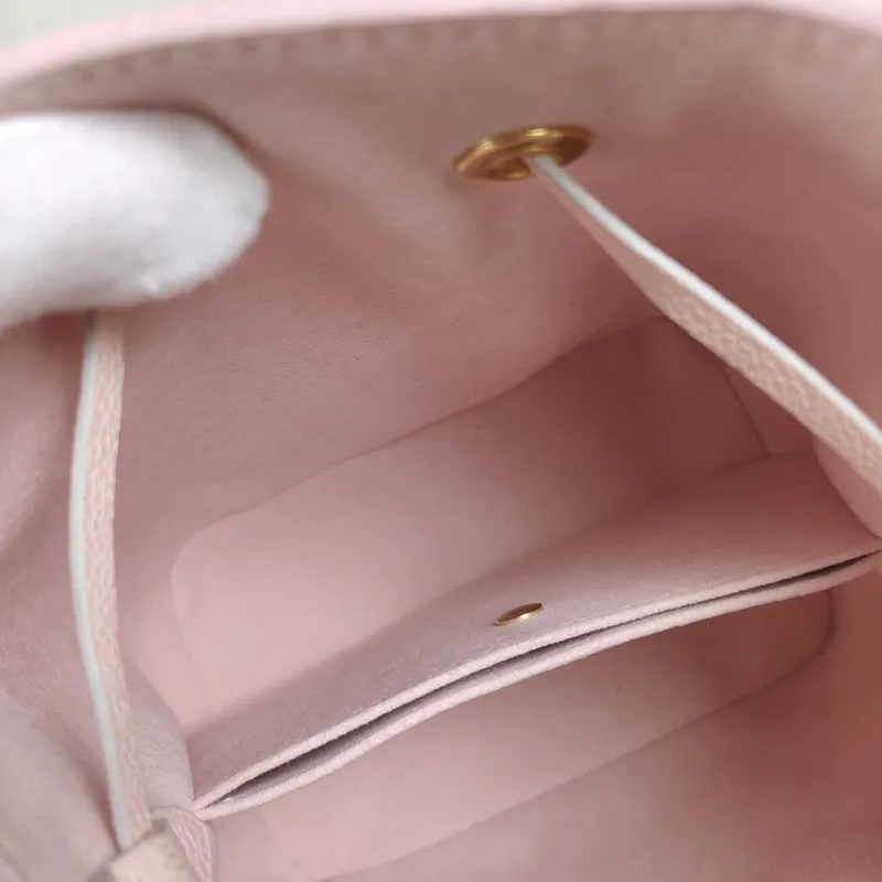 Louis Vuitton Crossbody Bag NÉONOÉ Bucket Bag BB Collection · Calfskin BB 20 × 13 × 20 cm — detail view 1 of 11
