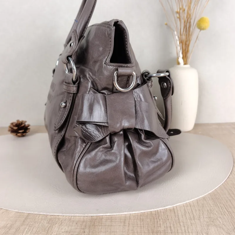 Miumiu Shoulder Bag Ribbon Grey Waxed Leather Small27 × 13 × 16 cm — detail view 12 of 13