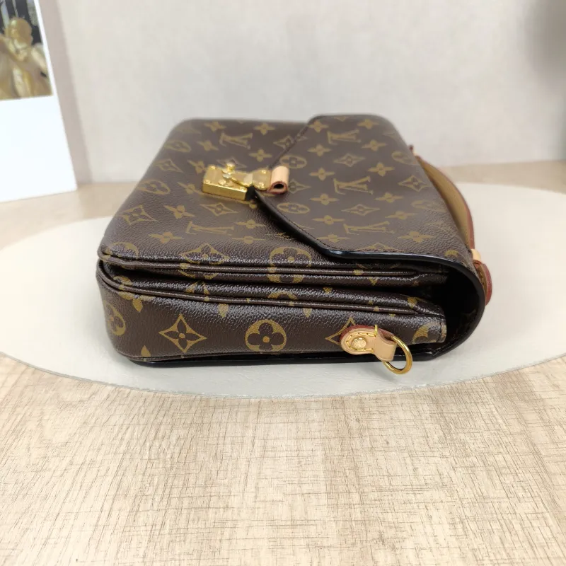 Louis Vuitton Crossbody Bag Pochette Métis Monogram PVC Medium25 × 7 × 19 cm Conditioned — detail view 2 of 14