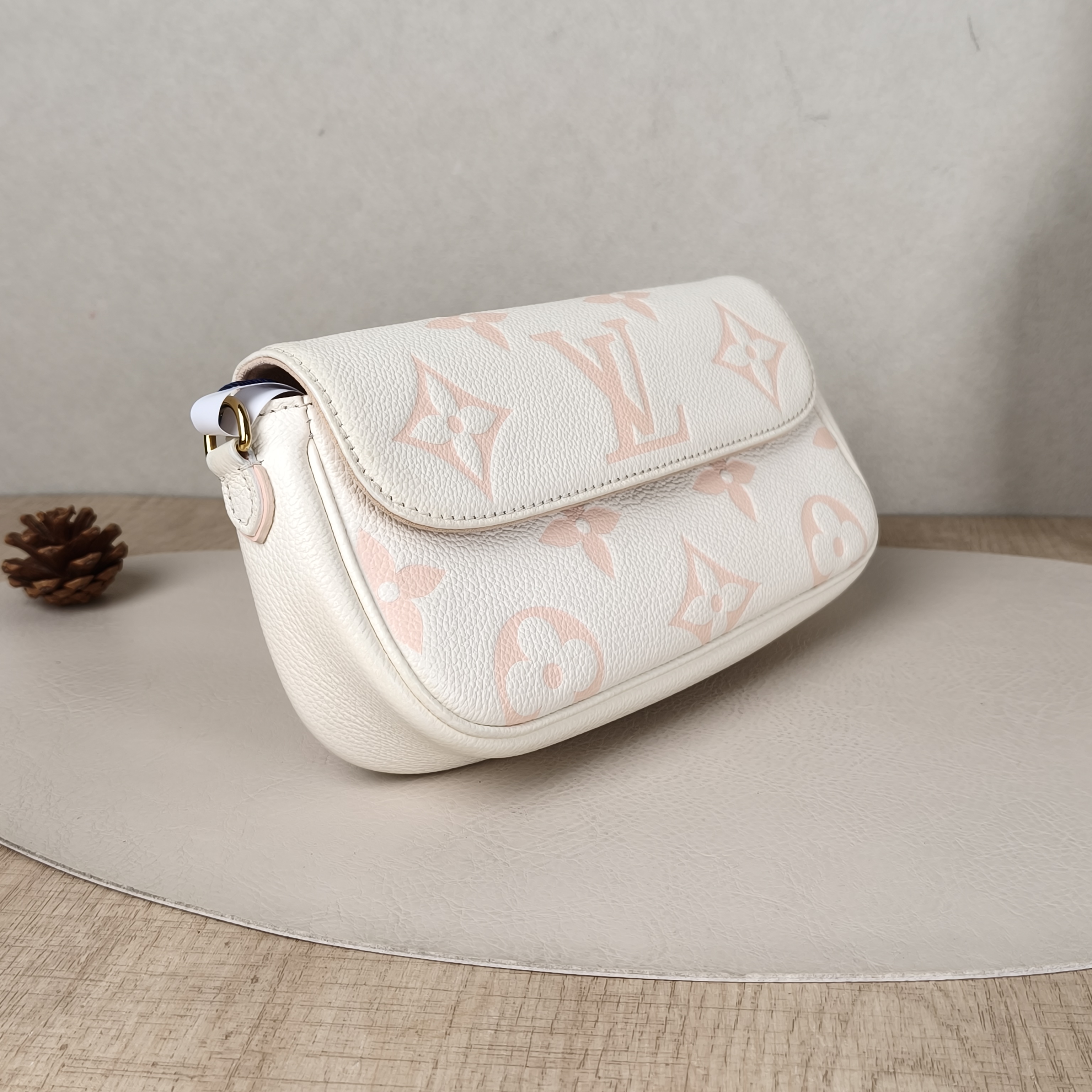 Louis Vuitton Crossbody Bag IVY White · Pink Empreinte Embossed Calfskin Monogram Small23.5 × 4.3 × 12 cm — cover view 5 of 5