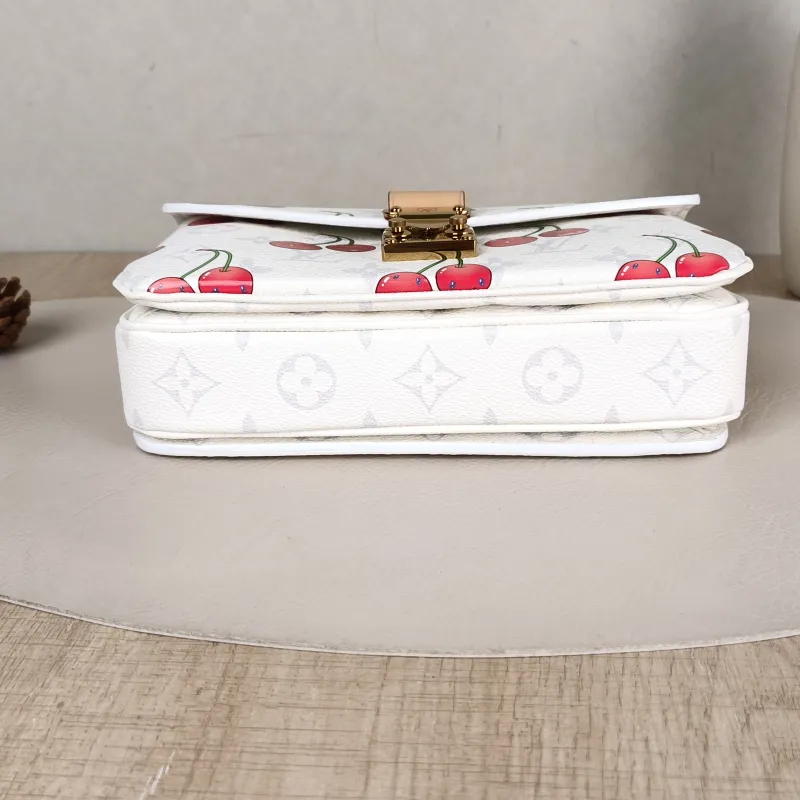 Louis Vuitton Crossbody Bag Pochette Métis East West White · PVC Small21.5 × 6 × 13.5 cm — cover view 3 of 5