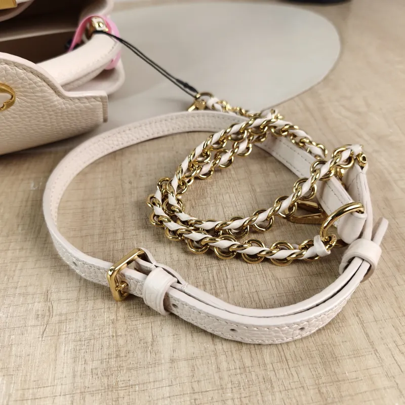 Louis Vuitton Shoulder Bag Capucines Beige Calfskin Mini 21 × 8 × 14 cm — detail view 6 of 11