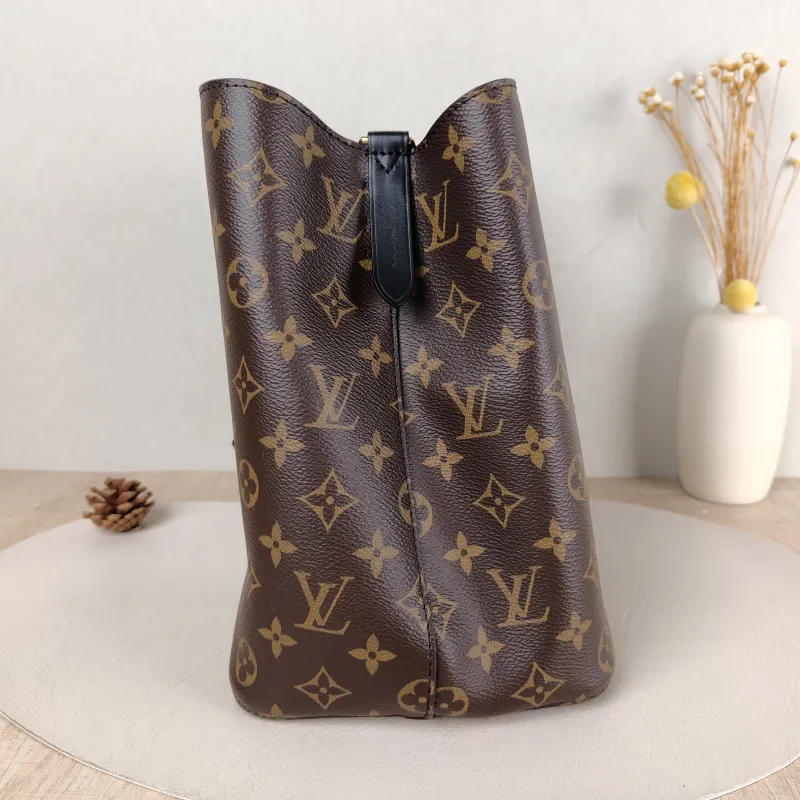 Louis Vuitton Shoulder Bag NÉONOÉ Bucket Bag Black PVC Medium 26 × 17.5 × 26 cm — detail view 10 of 10