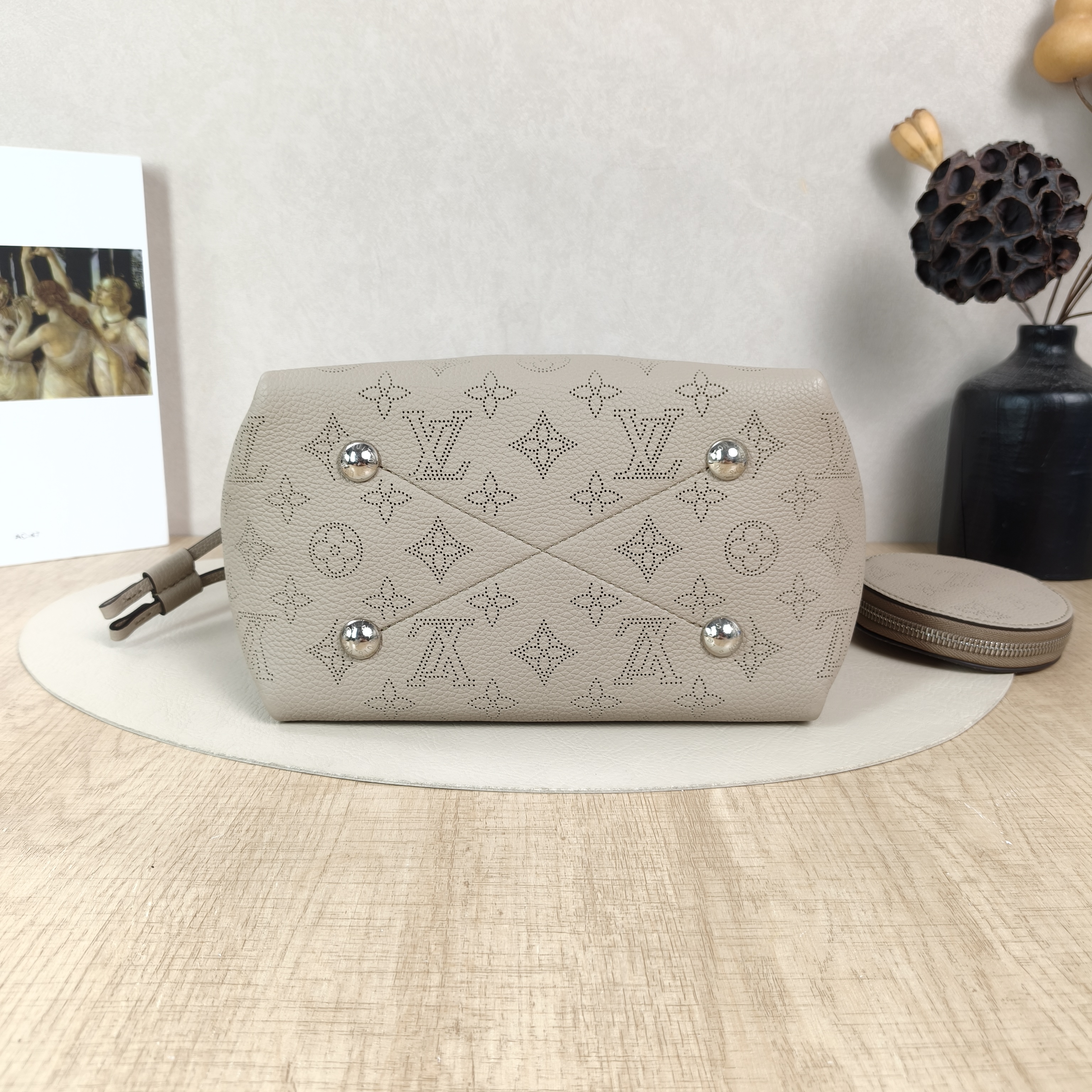Louis Vuitton Crossbody Bag BELLA Calfskin22 × 14 × 19 cm — cover view 3 of 5