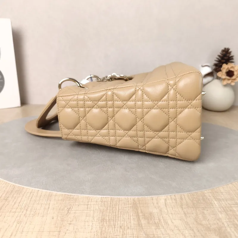 DIOR Top Handle Bag Lady Lady Dior Bag Lambskin Medium24 × 12 × 21 cm — detail view 2 of 16