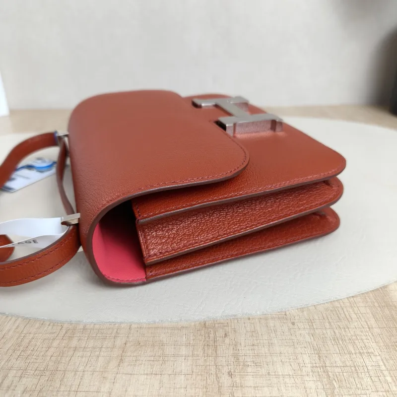 Hermès Crossbody Bag Constance 19 Silver-Tone Hardware36 Red Lambskinmini18 × 4 × 15 cm — detail view 4 of 13