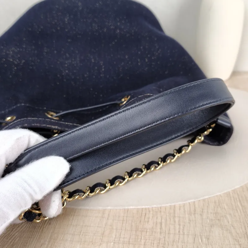 Chanel Shoulder Bag Bucket Bag Navy Gold Canvas 20 × 15 × 25 cm 28 — detail view 7 of 15