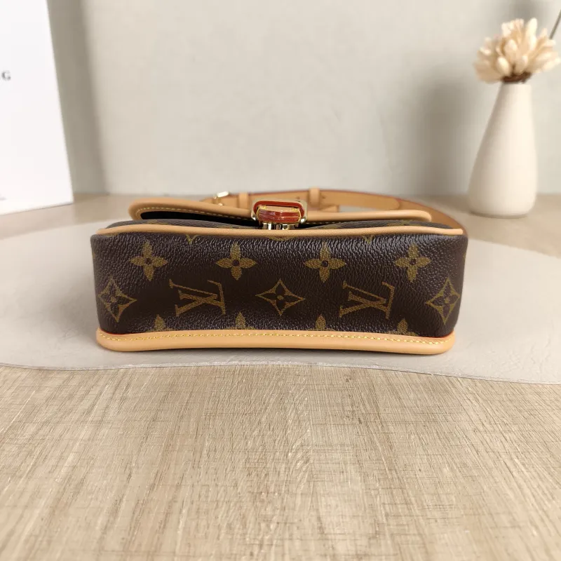 Louis Vuitton Crossbody Bag Diane Baguette Bag Monogram PV Cnano19 × 6 × 10.5 cm — cover view 3 of 6