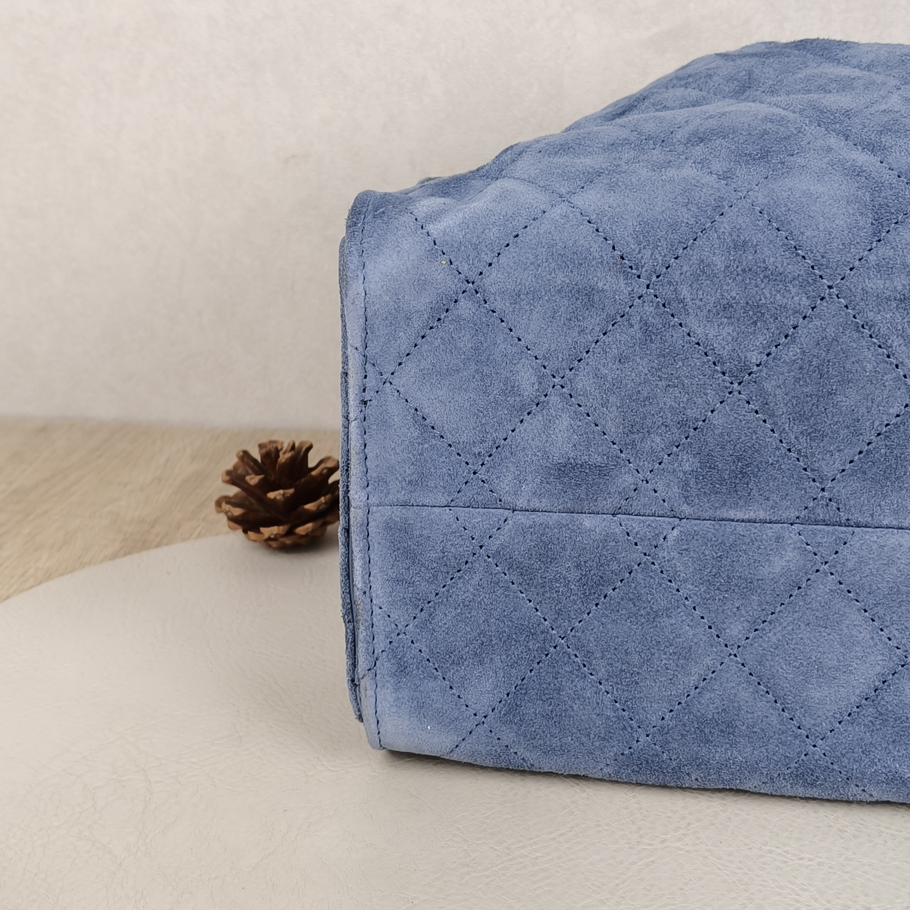 Chanel Shoulder Bag25Bag Blue Suede Small26 × 14 × 30 cm — cover view 7 of 9