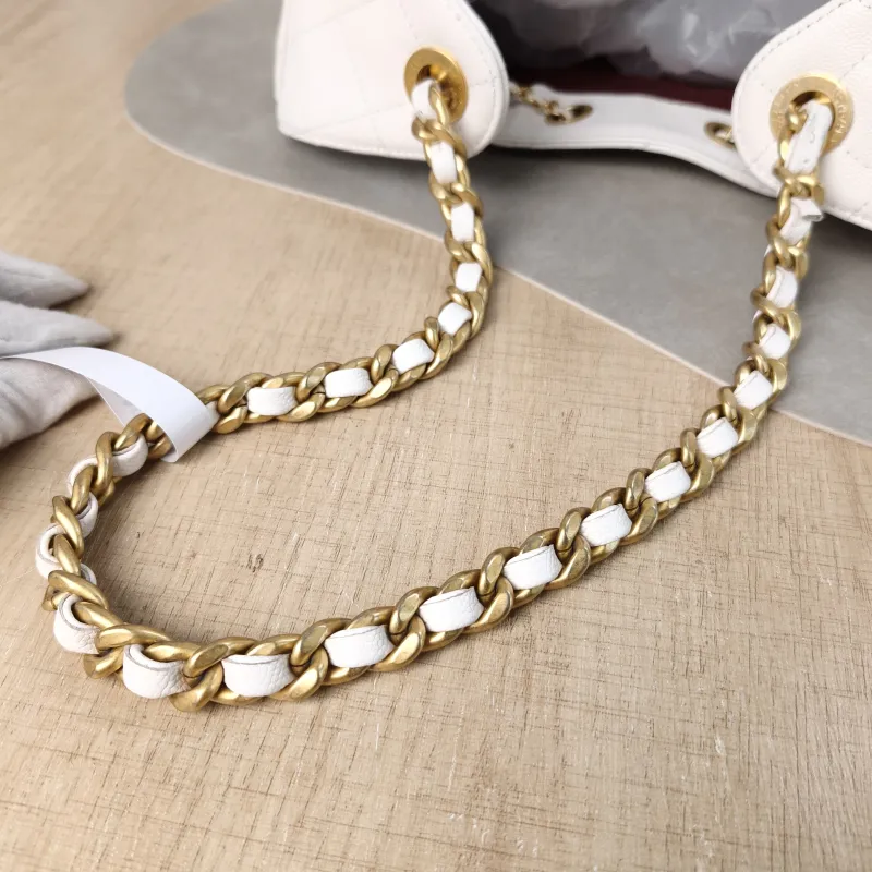 Chanel Shoulder Bag 25Bag White Grained Calfskin Small 26 × 14 × 30 cm — detail view 4 of 11
