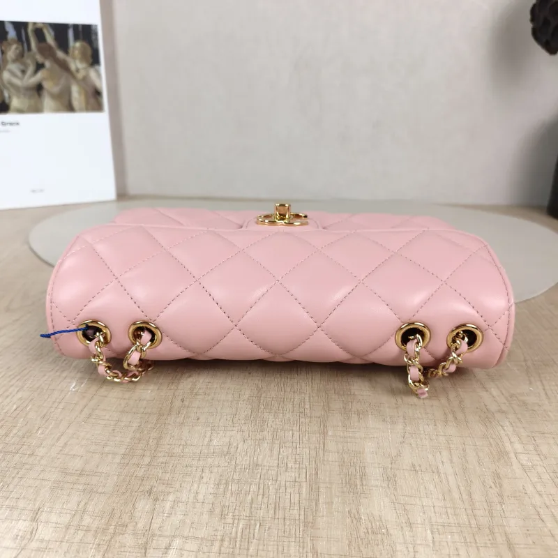 Chanel Crossbody Bag Collection Baguette Bag Pink Lambskin Small 21.5 × 4 × 12 cm — detail view 6 of 11