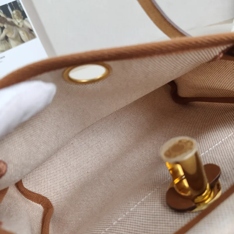 Hermès Shoulder Bag Herbag Zip 20 Beige Canvas Mini 20 × 7 × 17 cm w — detail view 4 of 13