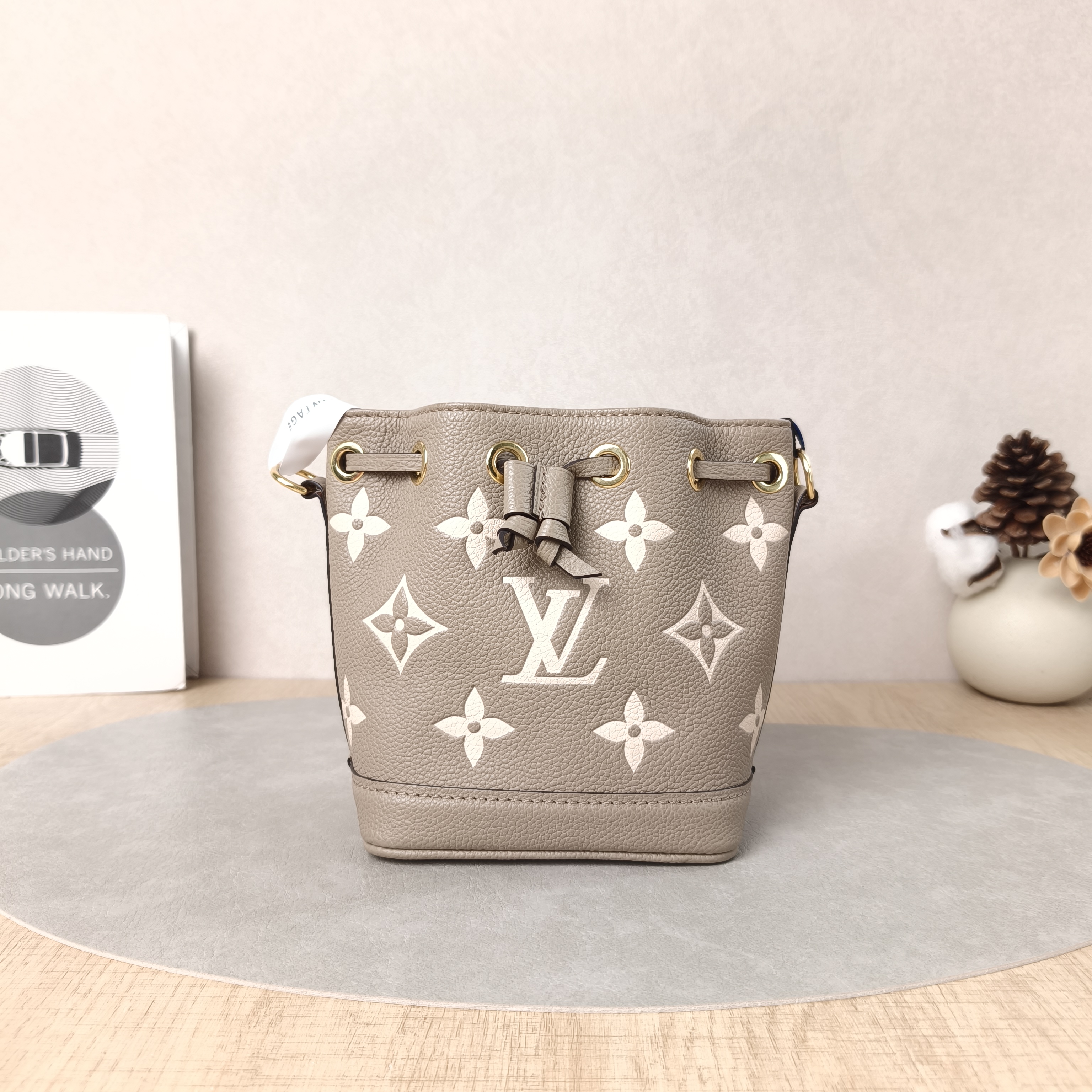 Louis Vuitton Crossbody Bag NANO NOÉ Bucket Bag Nano · White Empreinte Embossed Calfskin Monogramnano13 × 10 × 16 cm