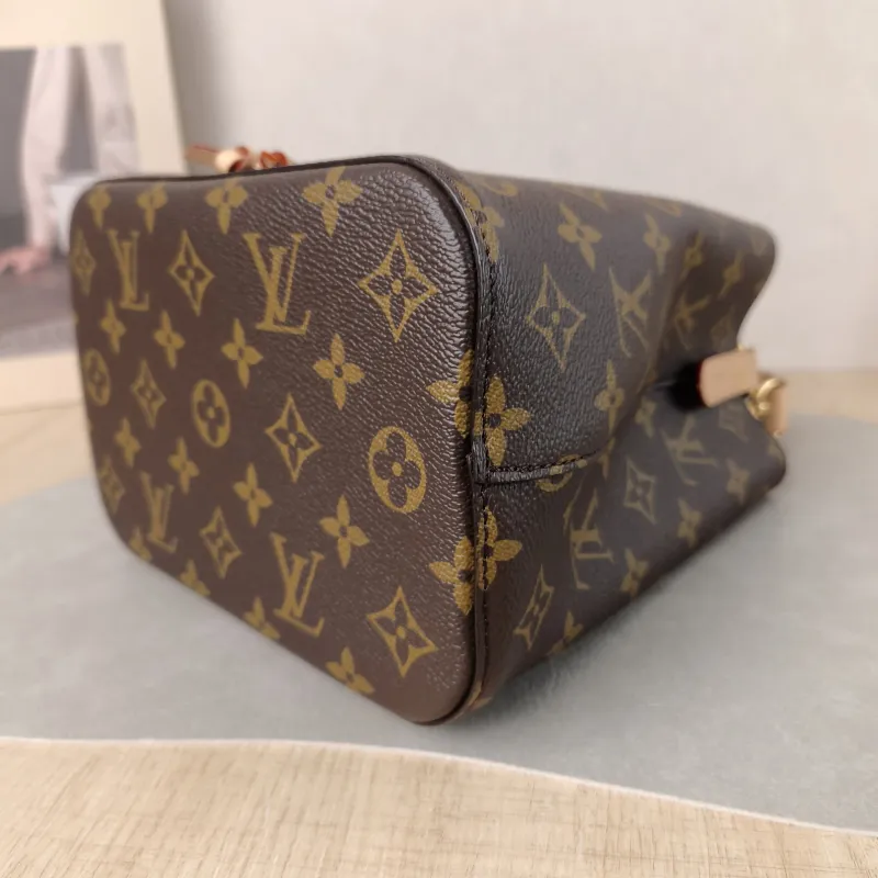 Louis Vuitton Crossbody Bag NÉONOÉ Bucket Bag BB Monogram PVC BB 20 × 13 × 20 cm — detail view 5 of 13