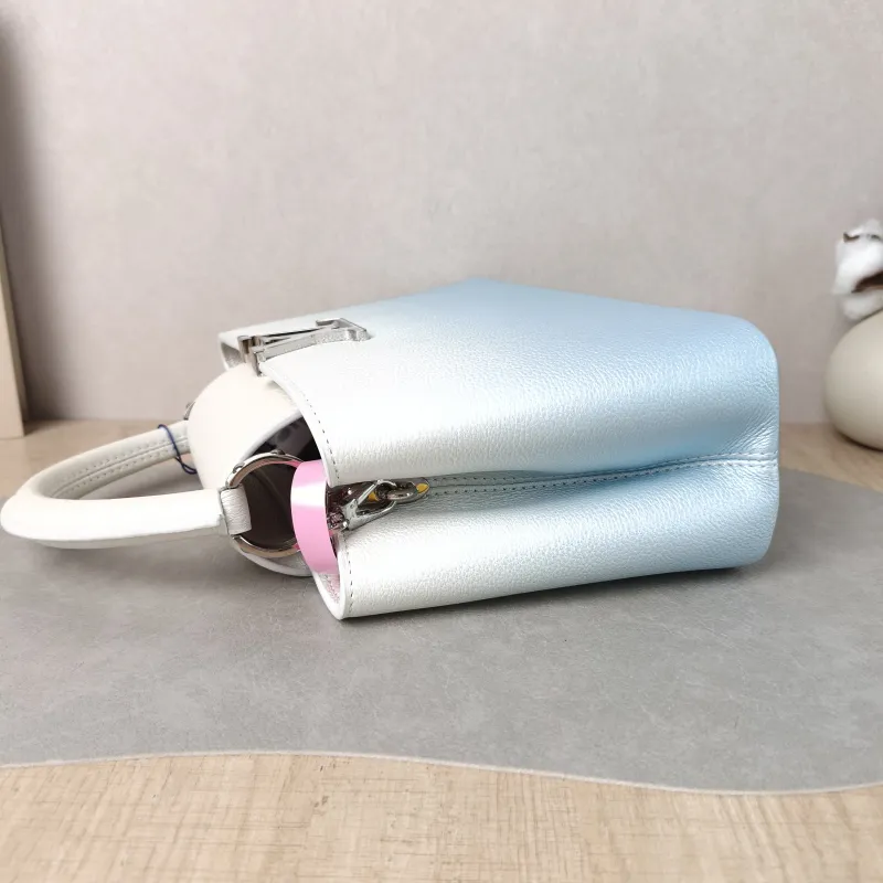 Louis Vuitton Top Handle Bag Capucines Calfskin BB 27 × 9 × 17.5 cm — detail view 8 of 15