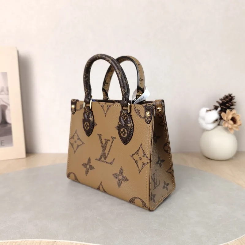 Louis Vuitton Crossbody Bag Onthego BB Monogram PVC BB 18 × 8.5 × 15 cm — cover view 6 of 6