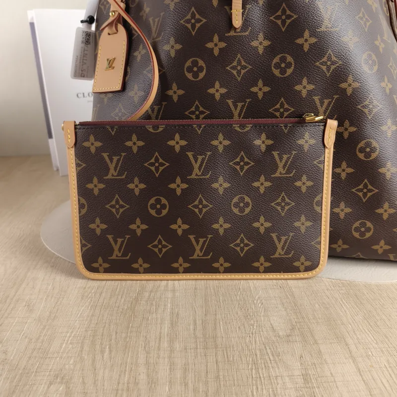 Louis Vuitton Crossbody Bag Carryall Monogram PVC Medium 39 × 15 × 30 cm — detail view 10 of 12