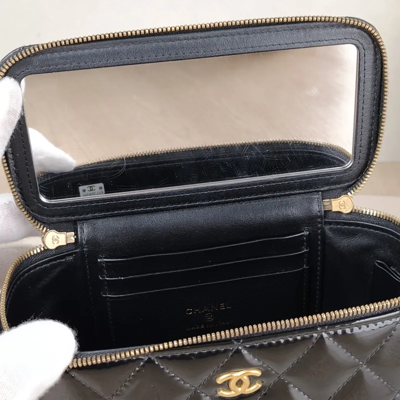 Chanel Crossbody Bag Edition Black Patent Leather One Size16 × 8 × 9.5 cm — detail view 10 of 14