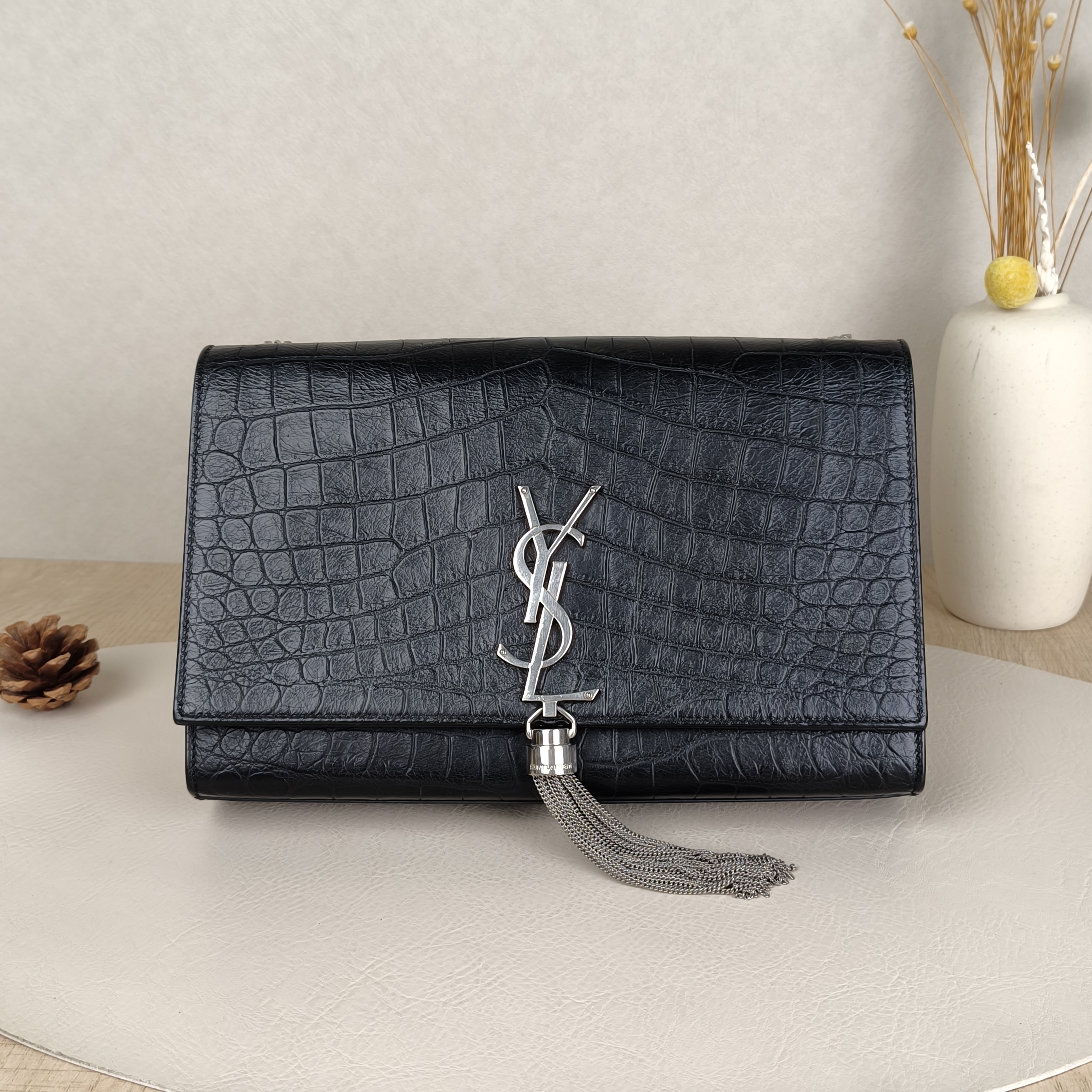 SAINT LAURENT Crossbody Bag KATE Edition Black Calfskin Medium24 × 5.5 × 14.5 cm