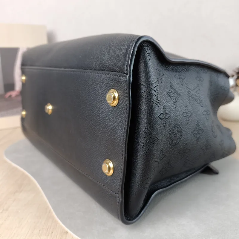 Louis Vuitton Shoulder Bag On My Side Black Calfskin Large 34 × 17 × 28 cm — detail view 9 of 11