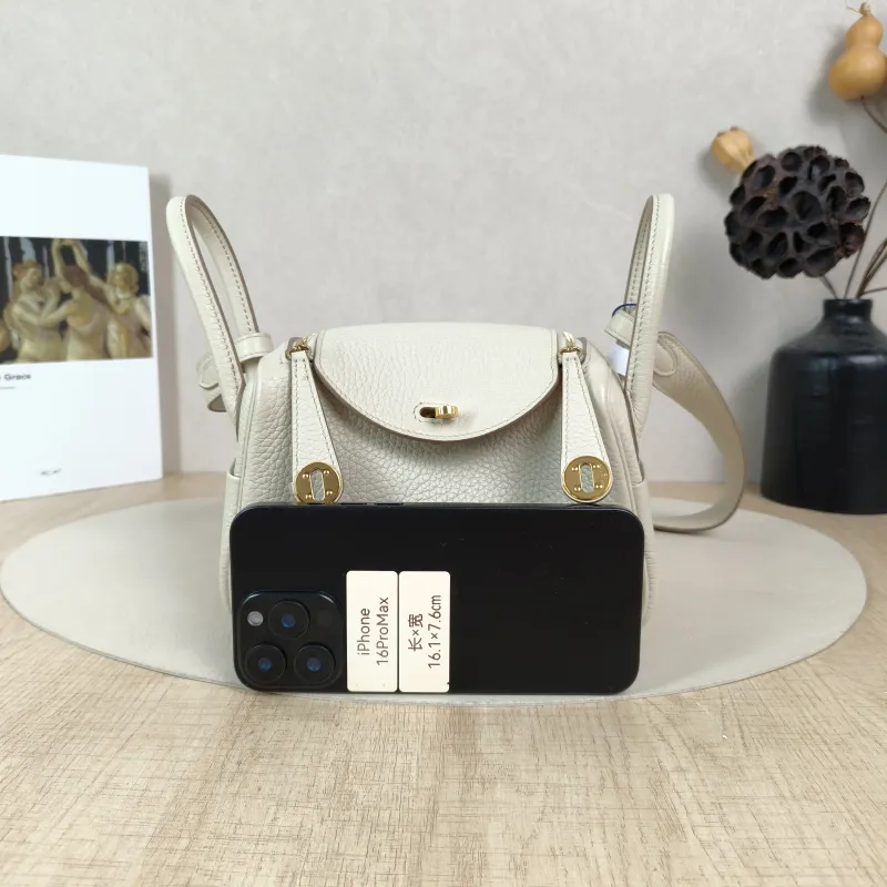 Hermès Crossbody Bag Lindy Mini 198LB eton TC Calfskinmini19 × 9.5 × 13 cm — cover view 4 of 6