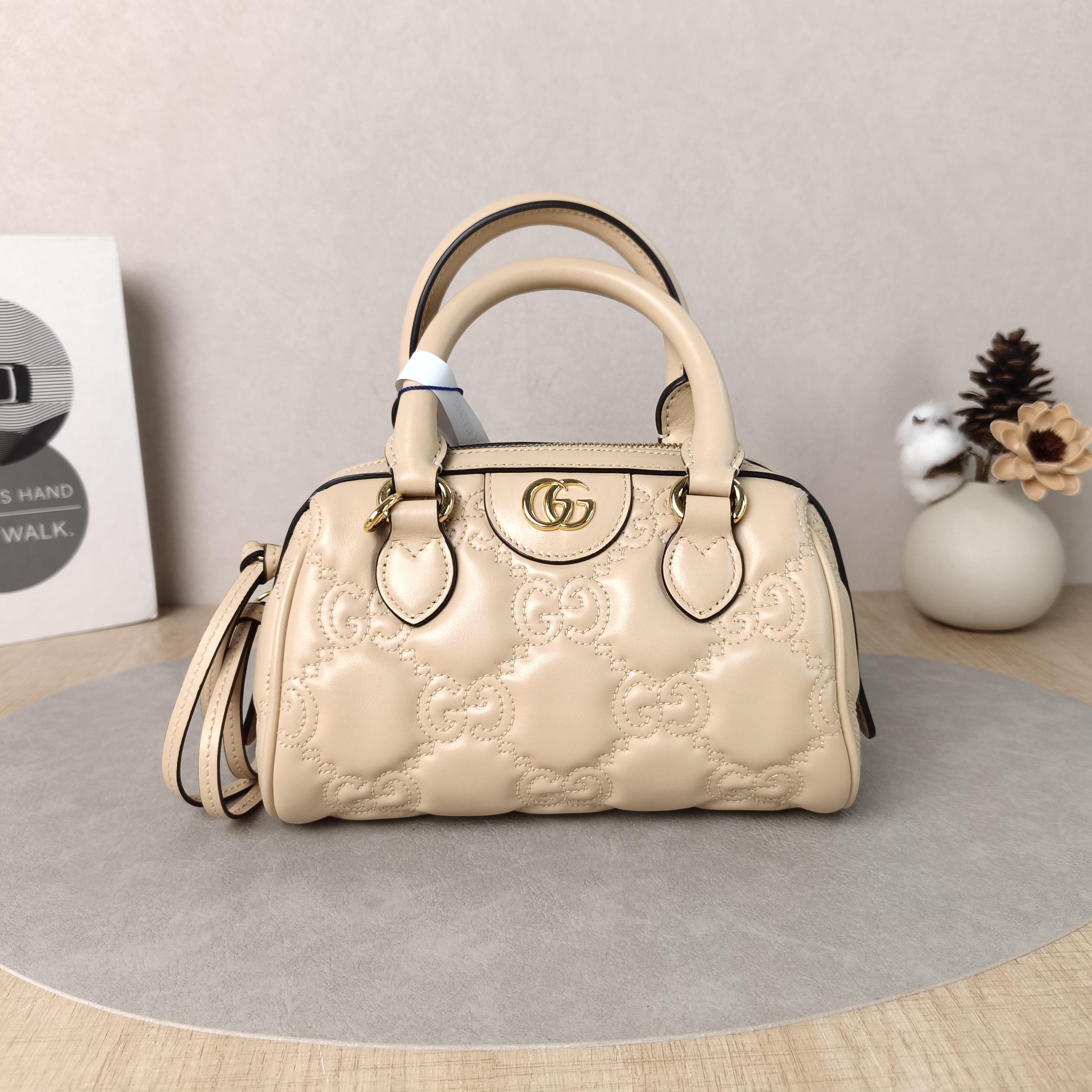 GUCCI Crossbody Bag GG matelasse Beige Calfskinmini19 × 11 × 13 cm