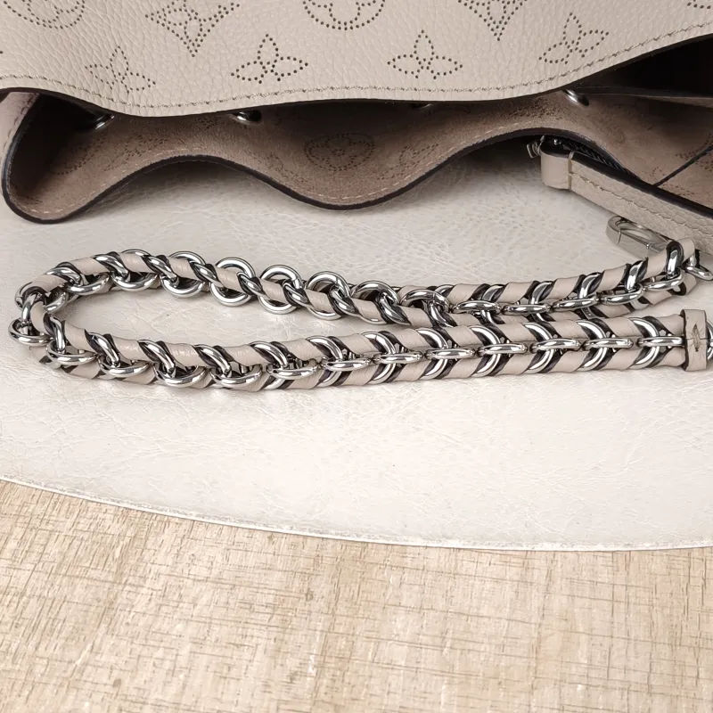 Louis Vuitton Crossbody Bag BELLA Calfskin One Size 22 × 14 × 19 cm — detail view 1 of 11