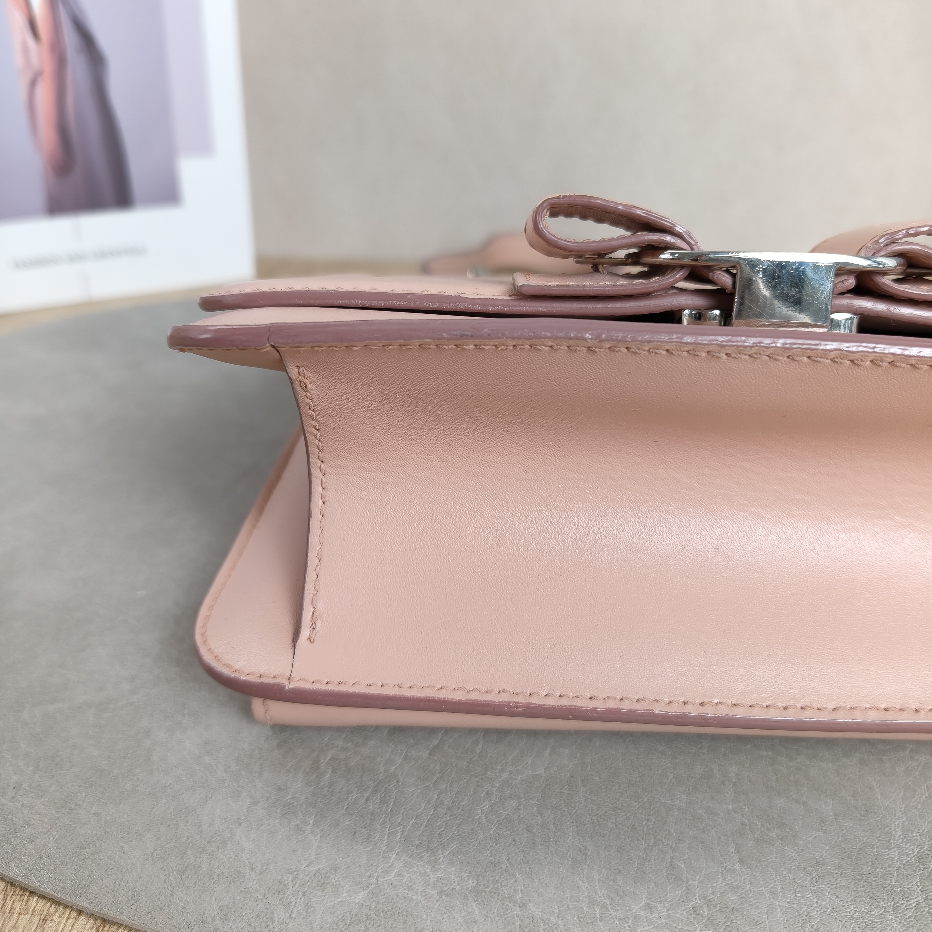 FERRAGAMO vara Chain Bag Pink Calfskin · 20 × 6.5 × 16 cm — cover view 3 of 9