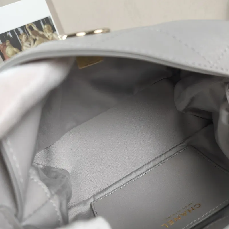 Chanel Shoulder Bag hobo Grey Lambskin 21.5 × 8.5 × 16 cm — detail view 7 of 12