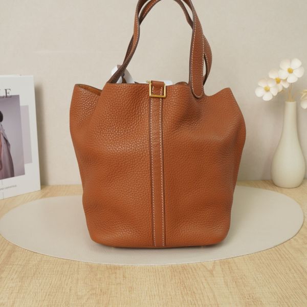 Hermès 22C Brown Calfskin · Dust Bag · 22 × 17 × 21 cm